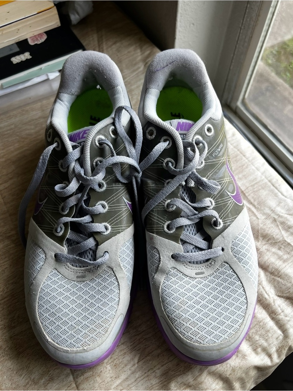 Nike unisex Gray & Purple Athletic Running Shoes MEN US 8, WOMEN US 9
